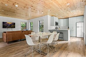 Group Getaway, Modern Cabins Sleep 16, Gatlinburg