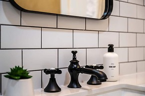 Group Getaway, Modern Cabins Sleep 16, Gatlinburg