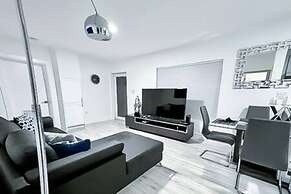 Modern Lux Home 3BR 2BA With Heated Pool