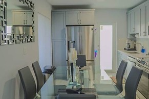 Modern Lux Home 3BR 2BA With Heated Pool
