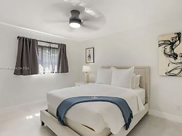 Stylish 4BR 2BA Home w Spacious Backyard in Vibrant Wilton Manors