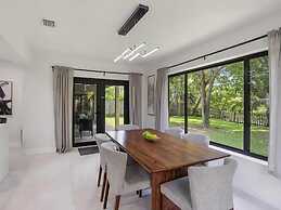 Stylish 4BR 2BA Home w Spacious Backyard in Vibrant Wilton Manors