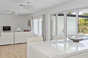 Dreamy 4BR Getaway w Private Pool Luxe Patio in Miramar