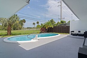 Dreamy 4BR Getaway w Private Pool Luxe Patio in Miramar