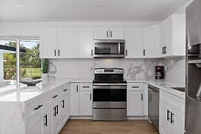 Dreamy 4BR Getaway w Private Pool Luxe Patio in Miramar