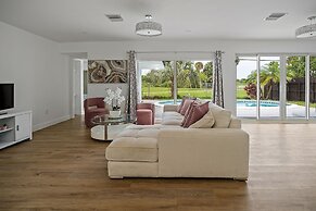 Dreamy 4BR Getaway w Private Pool Luxe Patio in Miramar