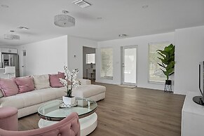 Dreamy 4BR Getaway w Private Pool Luxe Patio in Miramar