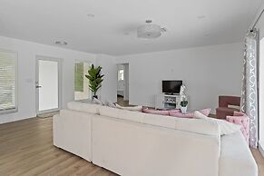 Dreamy 4BR Getaway w Private Pool Luxe Patio in Miramar