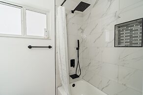 Dreamy 4BR Getaway w Private Pool Luxe Patio in Miramar