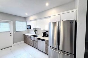 Hollywood Hideaway Luxe 3BR Escape