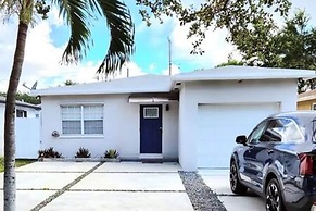 Hollywood Hideaway Luxe 3BR Escape