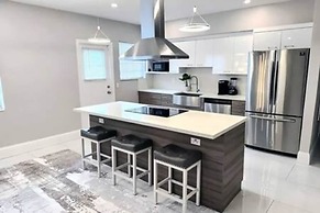 Hollywood Hideaway Luxe 3BR Escape