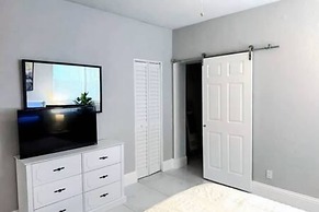 Hollywood Hideaway Luxe 3BR Escape