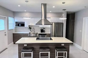 Hollywood Hideaway Luxe 3BR Escape
