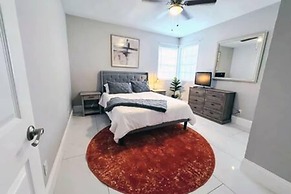 Hollywood Hideaway Luxe 3BR Escape