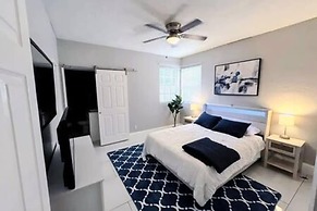 Hollywood Hideaway Luxe 3BR Escape