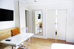 Central Apartment-sleeps 4-98 Walking Score