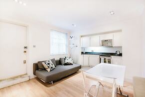 Central Apartment-sleeps 4-98 Walking Score