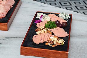 SHENZHENWANXIANGQINGHUAJIUDIAN