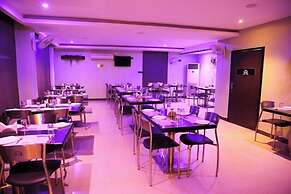 SR Hotel