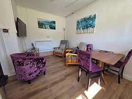 Cosy Apartment That Sleeps 3, Pets Welcome