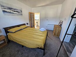 Cosy Apartment That Sleeps 3, Pets Welcome