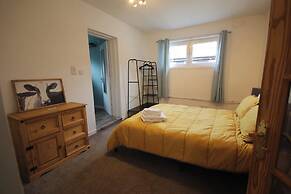 Cosy Apartment That Sleeps 3, Pets Welcome