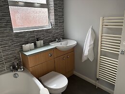 Oxford-house-sleeps 7-parking-garden