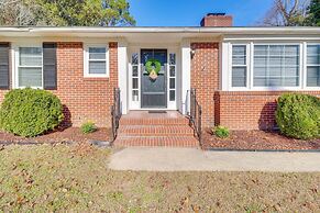 Walk to Chowan University: Dog-friendly Retreat