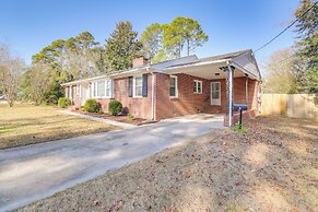 Walk to Chowan University: Dog-friendly Retreat
