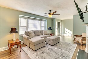 Walk to Chowan University: Dog-friendly Retreat