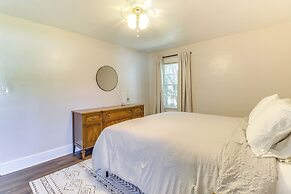 Walk to Chowan University: Dog-friendly Retreat