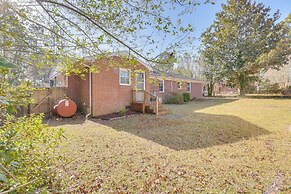 Walk to Chowan University: Dog-friendly Retreat