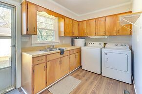 Walk to Chowan University: Dog-friendly Retreat