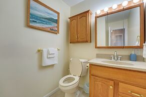 1 Mi to Beach: Condo w/ Bicycles in Spring Lake!