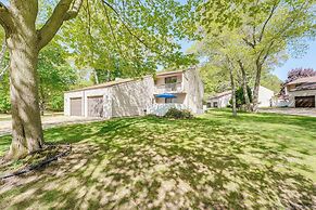 1 Mi to Beach: Condo w/ Bicycles in Spring Lake!