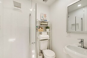 1 Mi to Prudential Center: Remote Work-ready Apt