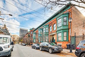 1 Mi to Prudential Center: Remote Work-ready Apt