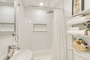 1 Mi to Prudential Center: Remote Work-ready Apt