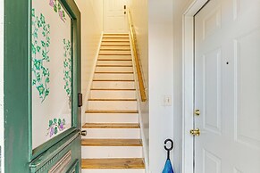 1 Mi to Prudential Center: Remote Work-ready Apt