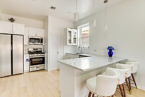 1 Mi to Prudential Center: Remote Work-ready Apt