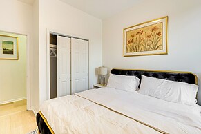 1 Mi to Prudential Center: Remote Work-ready Apt