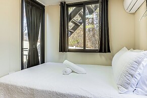 5 Mi to Stone Mountain: Lithonia Getaway