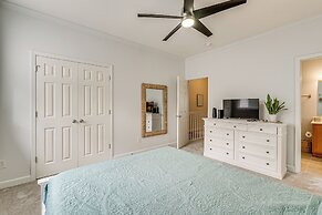 4 Mi to Ocean: Modern Townhome in Wilmington!