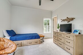 4 Mi to Ocean: Modern Townhome in Wilmington!