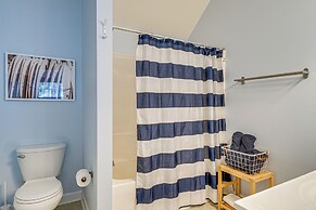 4 Mi to Ocean: Modern Townhome in Wilmington!