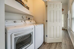 4 Mi to Ocean: Modern Townhome in Wilmington!