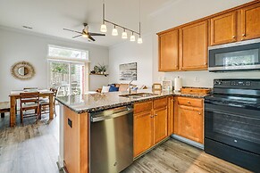 4 Mi to Ocean: Modern Townhome in Wilmington!