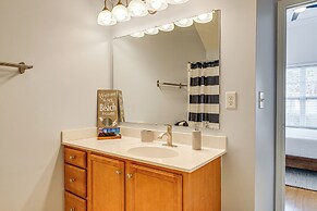 4 Mi to Ocean: Modern Townhome in Wilmington!