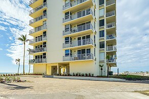 Beachfront Condo w/ Bay View in Fort Myers Beach!